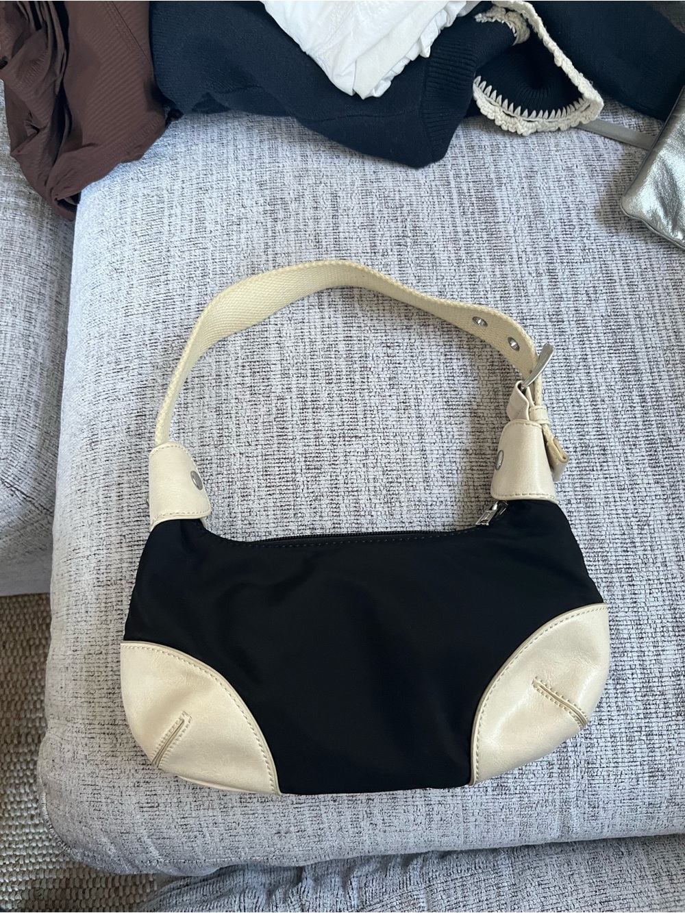 Brandy Melville Black and Cream Two-Tone Shoulder Bag - Picture 2 of 4